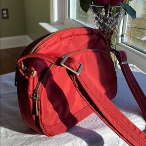 Anti-Theft Classic Small E/W Crossbody